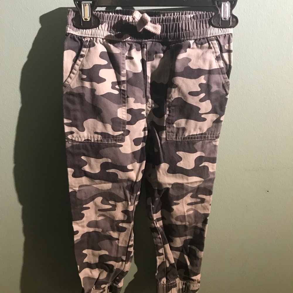 2 pairs of camouflage pants